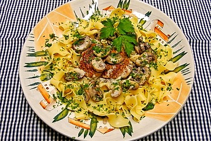 Nudeln mit Pilz-Gorgonzola-Sauce