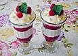 Zitronencreme mit Himbeersauce