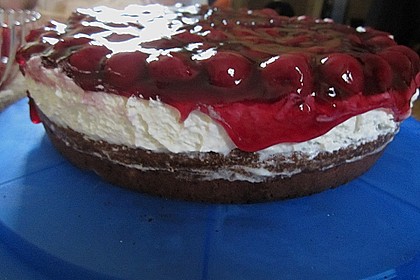 Dunkler Kirschkuchen mit Guss