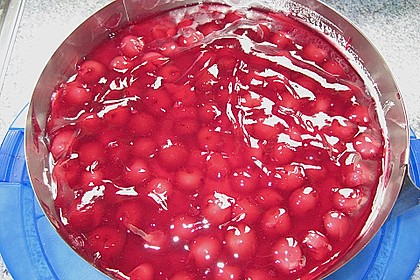 Dunkler Kirschkuchen mit Guss 1