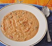 Fruchtige orang-gr&uuml;ne K&uuml;rbissuppe (Bild)