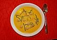 M&ouml;hrenrahmsuppe mit Kl&ouml;&szlig;chen und Basilikum