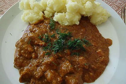 Pikante geschmorte Rindfleischw&uuml;rfel