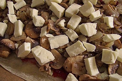 Pilz-Beerentraum auf Bl&auml;tterteig