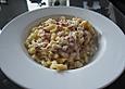 Selbst gemachte Sp&auml;tzle mit Speckso&szlig;e
