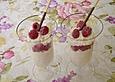 Wei&szlig;e Schokomousse mit Himbeeren