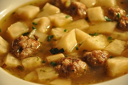 Selleriesuppe mit Gehackteskl&ouml;&szlig;chen 1