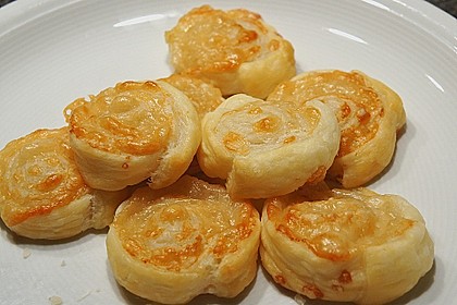 Blätterteig-Parmesangebäck 1