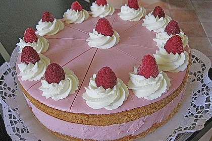 Quarksahnetorte mit Himbeeren