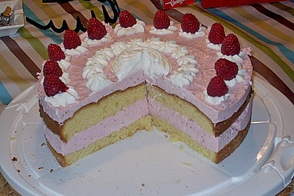 Quarksahnetorte mit Himbeeren 5
