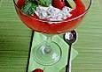 Quark-Mohn Schaum mit  Erdbeersauce