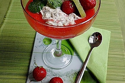 Quark-Mohn Schaum mit  Erdbeersauce 1