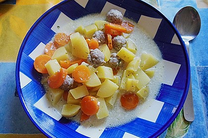 M&ouml;hren-Kartoffel Eintopf mit Kl&ouml;&szlig;chen 2