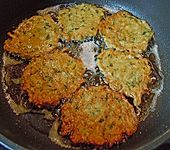 Zucchinipuffer (Bild)