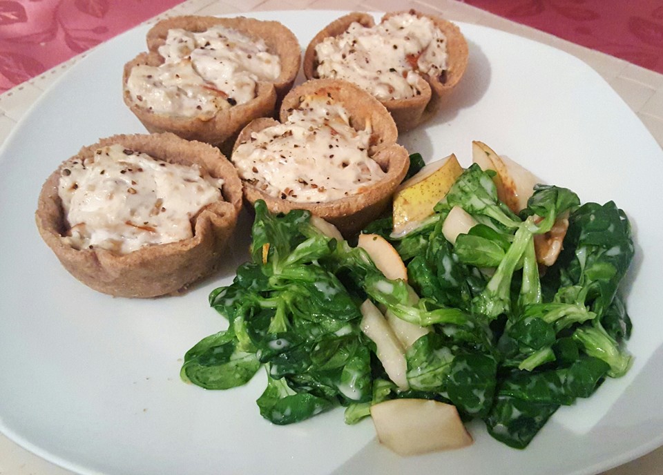 Kleine Birnen-Ziegenkäse-Tartes mit Walnüssen (Rezept mit Bild ...