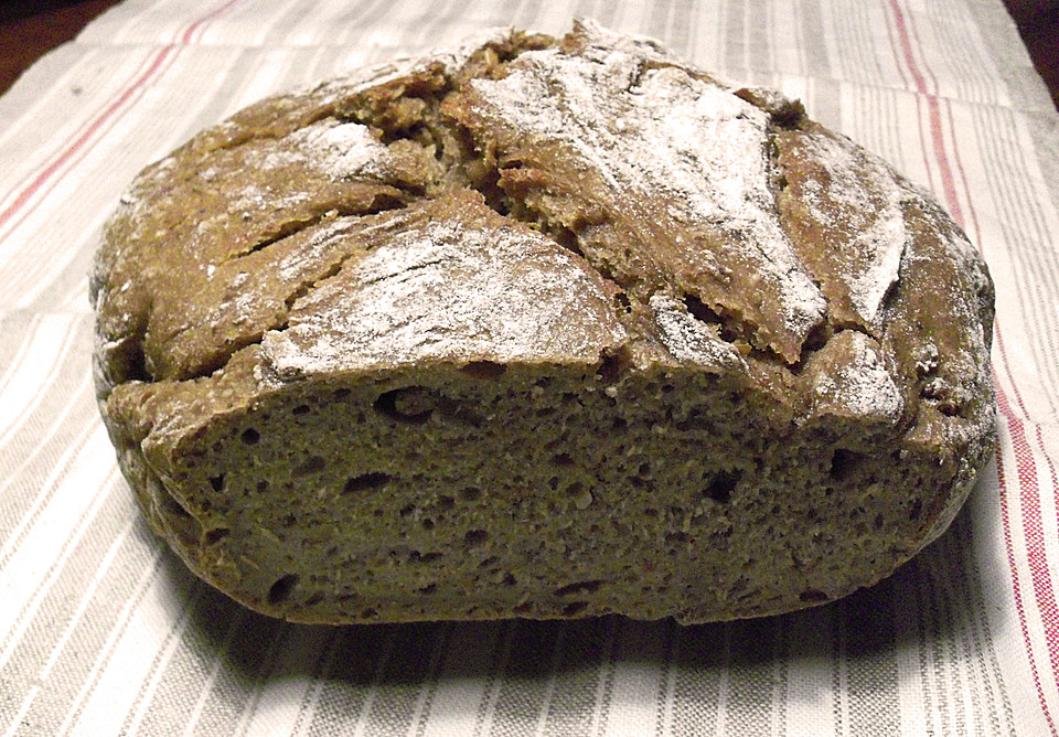 Bauernbrot mit Sauerteig Mamas Rezepte - mit Bild und