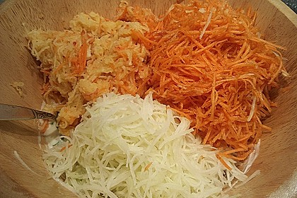 Apfel-M&ouml;hren-Rohkost mit Kohlrabi und Sonnenblumensprossen 1