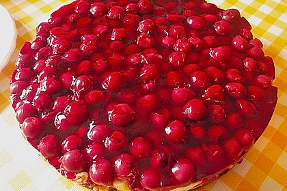 Frischk&auml;setorte mit Kirschen