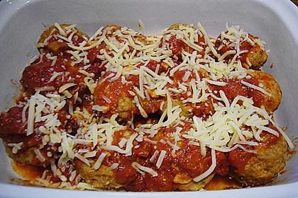 &Uuml;berbackene Salbei-Hackb&auml;llchen in Tomatensauce 1