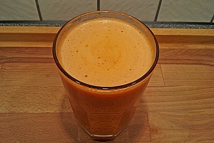 S&uuml;&szlig;er Melonen-M&ouml;hren-Saft