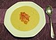 Petersilienwurzelcremesuppe mit R&auml;ucherlachs