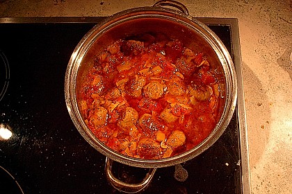Mediterraner Bratwursttopf