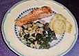 Fischfilet mit Mangold und Pinienkernen