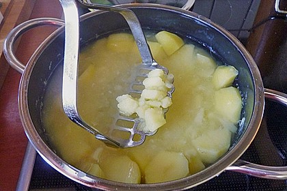Kartoffelsuppe s&uuml;&szlig;-sauer