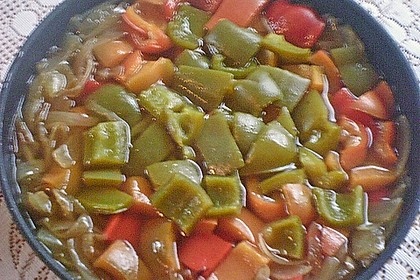 Paprikaschoten  mit Gem&uuml;sezwiebel