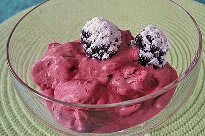 Brombeer-Cremeeis