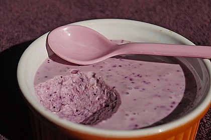 Luftig-leichter Blaubeernachtisch