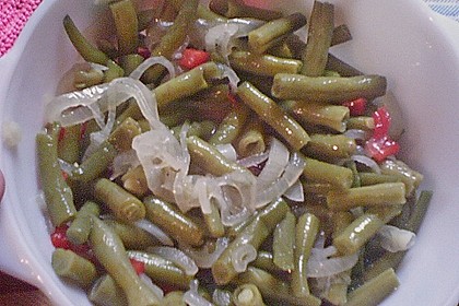 Salat von gr&uuml;nen Bohnen mit Paprika und Zwiebeln