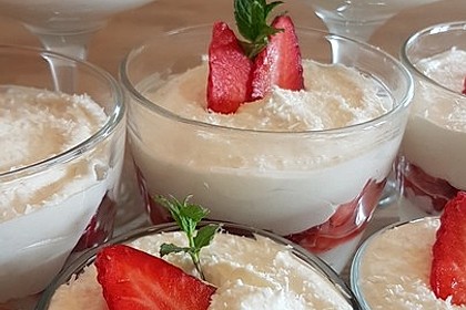 Erdbeer-Kokos-Dessert 21