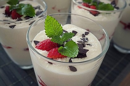 Erdbeer-Kokos-Dessert 12