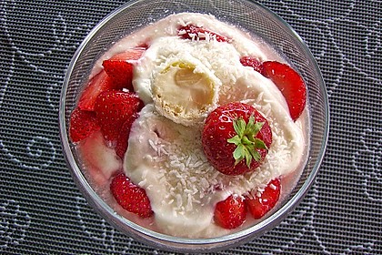 Erdbeer-Kokos-Dessert 11