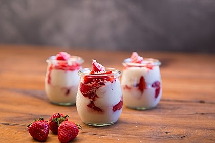 Erdbeer-Kokos-Dessert 2
