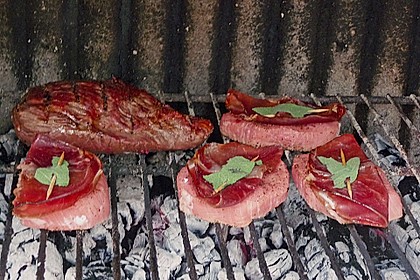 Chicas Kalbssteaks &agrave; la Saltimbocca vom Grill 1