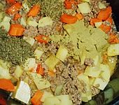 W&uuml;rziger M&ouml;hreneintopf mit Hackfleisch (Bild)