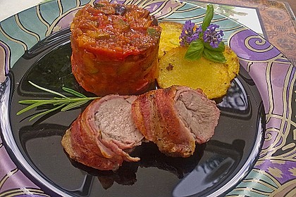 Schweinefilet im Speckmantel aus dem Rosmarin-Lavendel-Rauch mit Ratatouille und Polentaschnitten 1