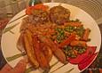 Schweinefilet im Speckmantel mit Kr&auml;uterkruste und Kartoffelecken