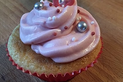 Himbeer-Joghurt-Cupcakes mit Himbeer-Frosting 8