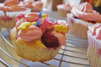 Himbeer-Joghurt-Cupcakes mit Himbeer-Frosting 16