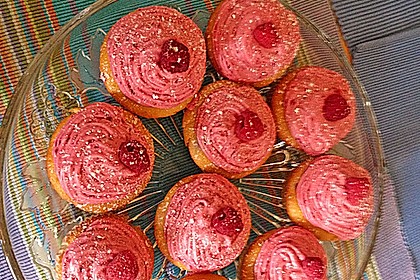 Himbeer-Joghurt-Cupcakes mit Himbeer-Frosting 12