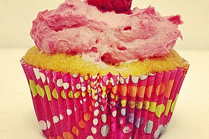Himbeer-Joghurt-Cupcakes mit Himbeer-Frosting 19