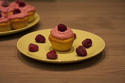 Himbeer-Joghurt-Cupcakes mit Himbeer-Frosting 17