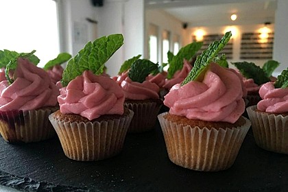 Himbeer-Joghurt-Cupcakes mit Himbeer-Frosting 7