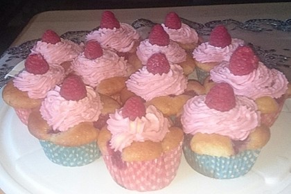 Himbeer-Joghurt-Cupcakes mit Himbeer-Frosting 11