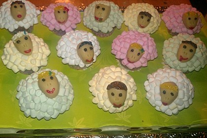 Cupcake-Schafe mit Marshmallow-Frosting 188
