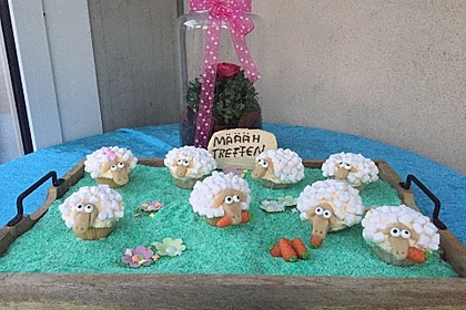 Cupcake-Schafe mit Marshmallow-Frosting 30