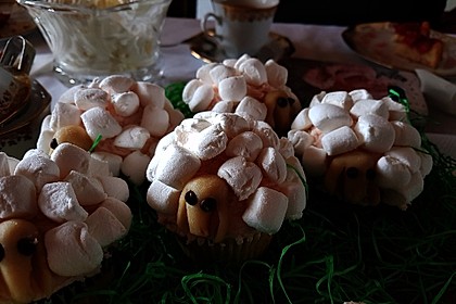 Cupcake-Schafe mit Marshmallow-Frosting 130